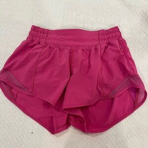 Lululemon Hotty Hot 2.5 SONIC PINK Shorts